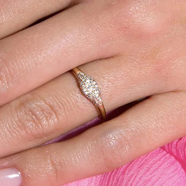 Rania – Bague Fine Minimaliste Zircon Pavé Plaqué Or 14K Empilable | FancyFez