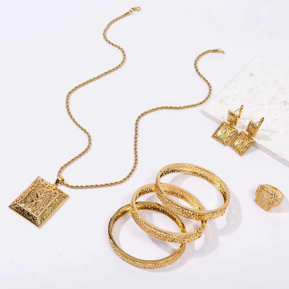 Parure Dorée Femme : Collier, Boucles, Bagues & Bracelet