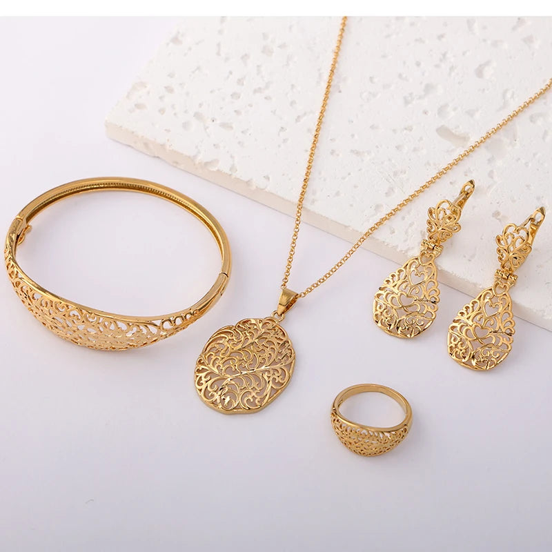 Parure Dorée Femme : Collier, Boucles, Bagues & Bracelet