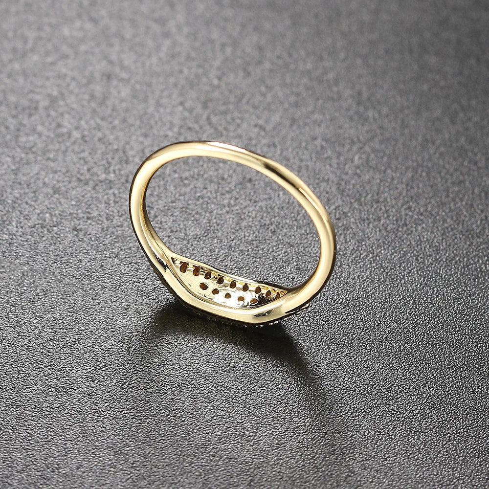 Rania – Bague Fine Minimaliste Zircon Pavé Plaqué Or 14K Empilable | FancyFez