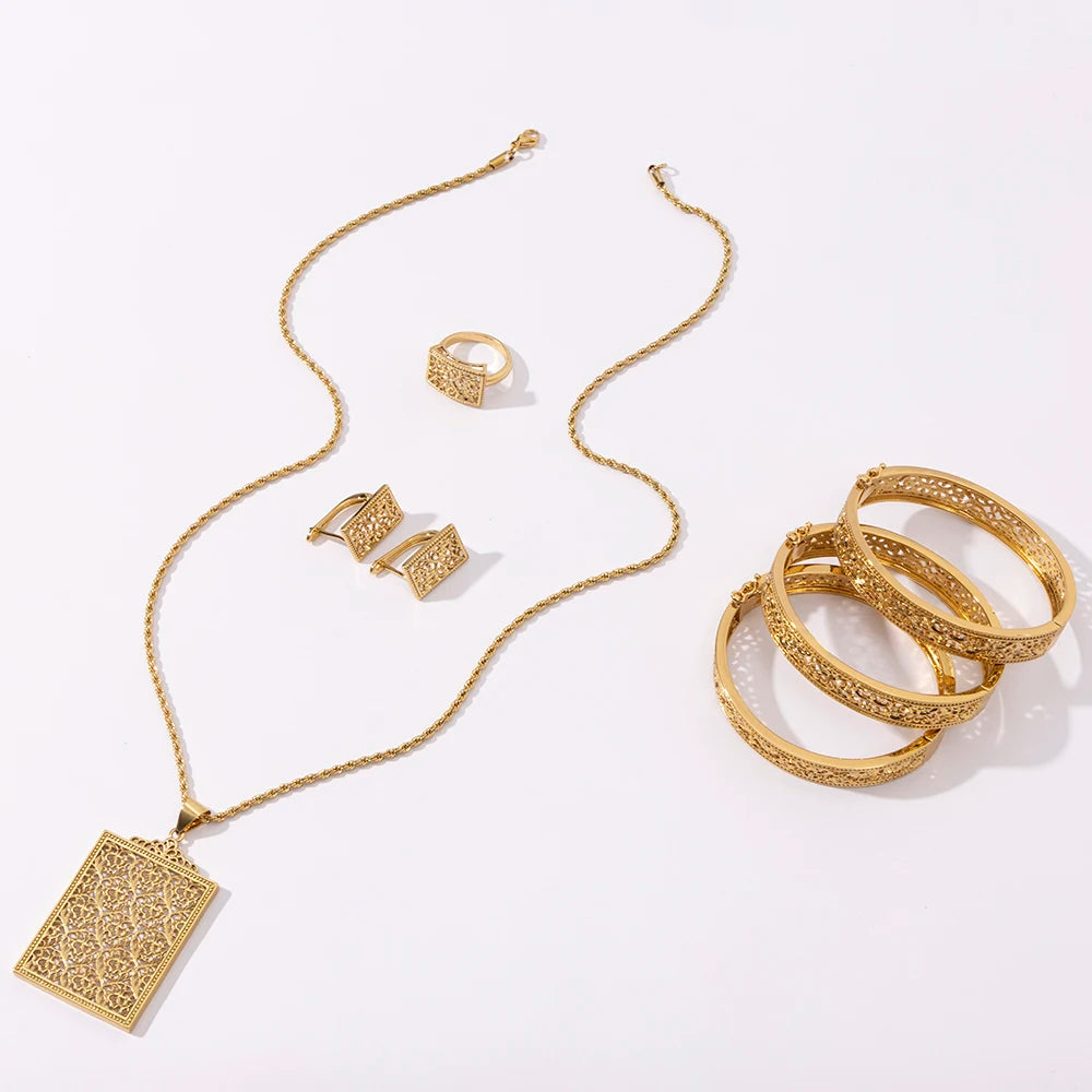 Parure Dorée Femme : Collier, Boucles, Bagues & Bracelet